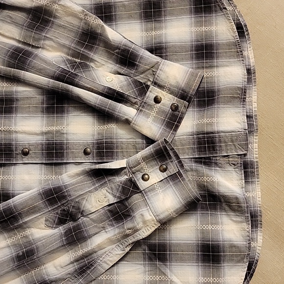 AEO pearl snap button down shirt - Picture 4 of 7